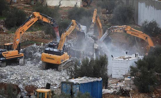 إسرائيل تهدم منزلا ومزرعة في القدس الشرقية إسرائيل تهدم منزلا ومزرعة في القدس الشرقية
