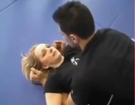 بالفيديو.. كيف تتخلص الفتاة من مغتصبها