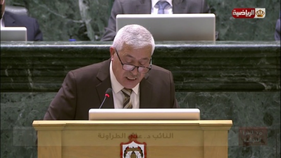 الطراونة يحدث جلبة تحت القبة لإصراره على الحديث الطراونة يحدث جلبة تحت القبة لإصراره على الحديث