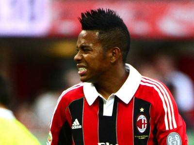 ميلان يعرض البرازيلي روبينيو للبيع لتسديد ديونه ميلان يعرض البرازيلي روبينيو للبيع لتسديد ديونه