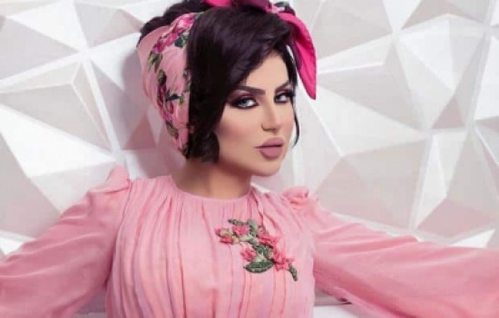 بالفيديو: حليمة بولند تخطف الأنظار بفستان زفاف خيالي بالفيديو: حليمة بولند تخطف الأنظار بفستان زفاف خيالي
