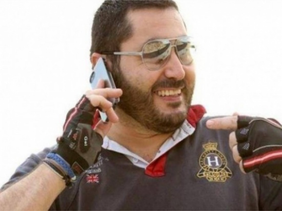 شعر بألمٍ في الصدر ثم سقط أرضاً... توفي بسام فجأة وترك 'الجميع مصدوماً' شعر بألمٍ في الصدر ثم سقط أرضاً... توفي بسام فجأة وترك 'الجميع مصدوماً'