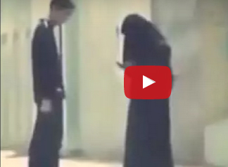 شاهد كيف سرقت فتاة منتقبة هاتف شاب