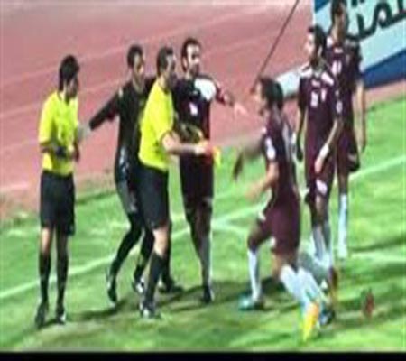 البرازيلي غارسيا يتصالح مع حكم «لكمه» في الدوري الكويتي البرازيلي غارسيا يتصالح مع حكم «لكمه» في الدوري الكويتي