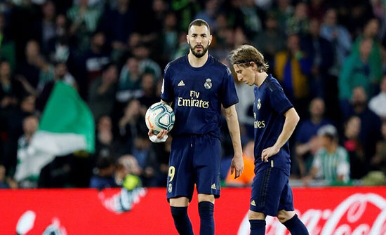 بالفيديو : ريال مدريد يتعرض لهزيمة مذلة أمام ريال بيتيس بالفيديو : ريال مدريد يتعرض لهزيمة مذلة أمام ريال بيتيس