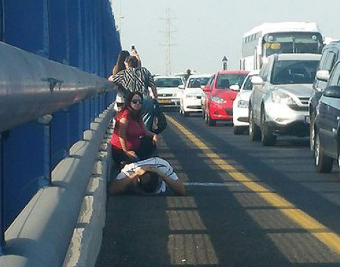 وزير الحرب الاسرائيلي يترك اجتماعا ليهرب الى الملجئ