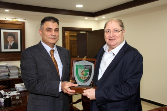 مؤسسة حسيب الصباغ تتبرع بباصين لجامعة البلقاء التطبيقية مؤسسة حسيب الصباغ تتبرع بباصين لجامعة البلقاء التطبيقية
