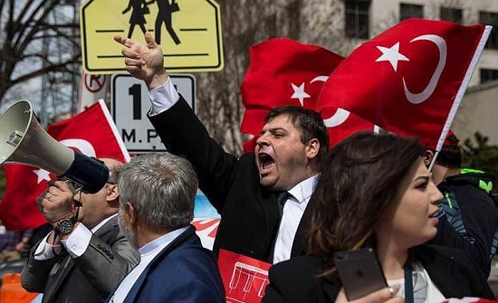 113 ألفا في عام.. "نزيف الهجرة" يضرب تركيا في مقتل