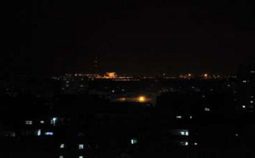 الظلام يحرم آلاف اليمنيين من فرحة استقبال رمضان