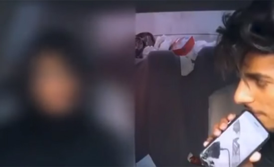 شاب يبتز فتاة ويعرض على صديقه اصطحابها لمسكنه..شاهد ردة فعلها! شاب يبتز فتاة ويعرض على صديقه اصطحابها لمسكنه..شاهد ردة فعلها!