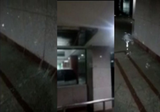 فيديو: مياه الأمطار تخرج من جدار مواقف جزائية جدة