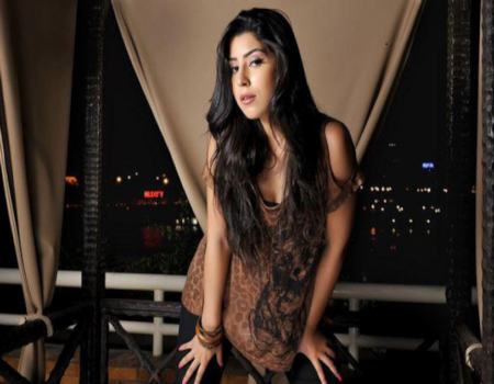 آيتن عامر عن مظاهرة خلع الحجاب: «خلع إيه يا مريض منك ليها»