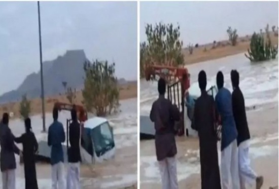 فيديو: شباب ينقذون مقيم مصري من الغرق.. وأحدهم يحتفل باطلاق النار من سلاح رشاش فيديو: شباب ينقذون مقيم مصري من الغرق.. وأحدهم يحتفل باطلاق النار من سلاح رشاش