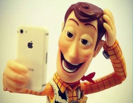 صورة " سيلفي " تفضح زوجاً بريطانياً خائناً