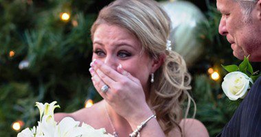 شاهد.. شاب يفاجئ حبيبته بحفل زفاف متكامل داخل مول تجاري