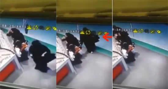 بالفيديو: امرأة منقبة تسرق أخرى بسرعة خاطفة بالفيديو: امرأة منقبة تسرق أخرى بسرعة خاطفة