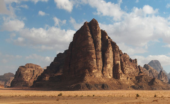 إنقاذ أمريكي سقط خلال تسلقه الجبال الصخرية بالعقبة إنقاذ أمريكي سقط خلال تسلقه الجبال الصخرية بالعقبة