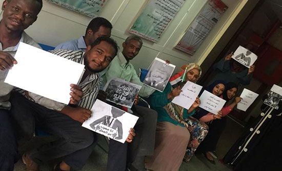 بالفيديو : استمرار الإضراب بالسودان لليوم الثاني.. ومحاولات لإفشاله بالفيديو : استمرار الإضراب بالسودان لليوم الثاني.. ومحاولات لإفشاله