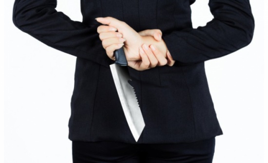 السلط : مقتل رجل طعنا بيد زوجته السلط : مقتل رجل طعنا بيد زوجته