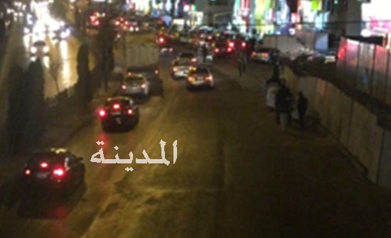 بالصور : أردني ينبش حاويات عمان بحثاً عن خاتم خطيبته الألماس بالصور : أردني ينبش حاويات عمان بحثاً عن خاتم خطيبته الألماس