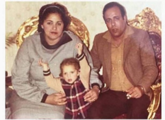 خمنوا أي مطربة مشهورة أصبحت هذه الطفلة؟ خمنوا أي مطربة مشهورة أصبحت هذه الطفلة؟