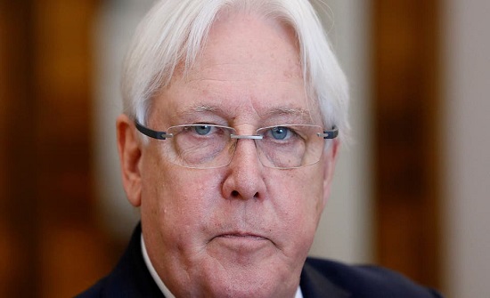 غريفيثس يدعو اليمنيين لإلقاء السلاح وفتح الممرات الإنسانية