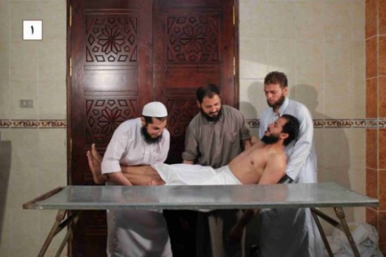 بالفيديو: لماذا يوضع القطن للميت؟ معلومة تقشعر لها الأبدان!