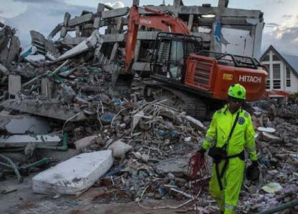 ارتفاع ضحايا زلزال إندونيسيا إلى 2045 قتيلًا