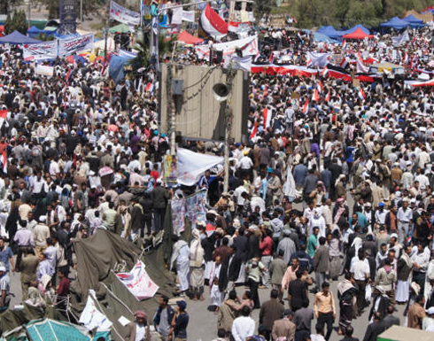 آلاف اليمنيين في الشوارع : " يسقط يسقط حكم الحوثي " آلاف اليمنيين في الشوارع : " يسقط يسقط حكم الحوثي "