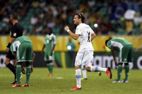 الأوروجواي تبقي على آمالها لبلوغ المربع الذهبي بكأس القارات (فيديو) الأوروجواي تبقي على آمالها لبلوغ المربع الذهبي بكأس القارات (فيديو)