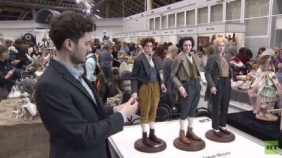 فيديو: دمى شبه حقيقية بشكل مذهل فى روسيا