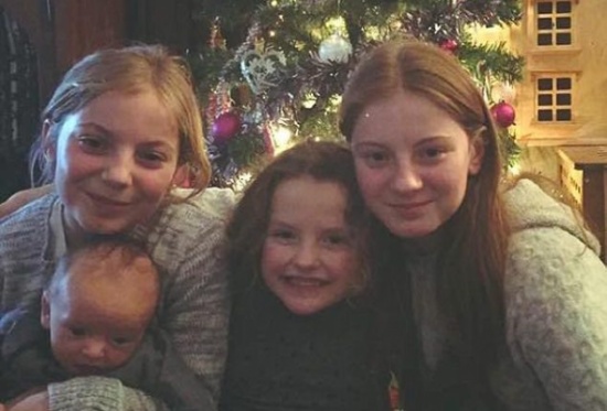 بالصور… رغم أنها حاولت كل وسائل منع الحمل إلا أنها فشلت!