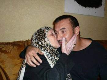 هكذا استذكر كاظم الساهر والدته الراحلة هكذا استذكر كاظم الساهر والدته الراحلة