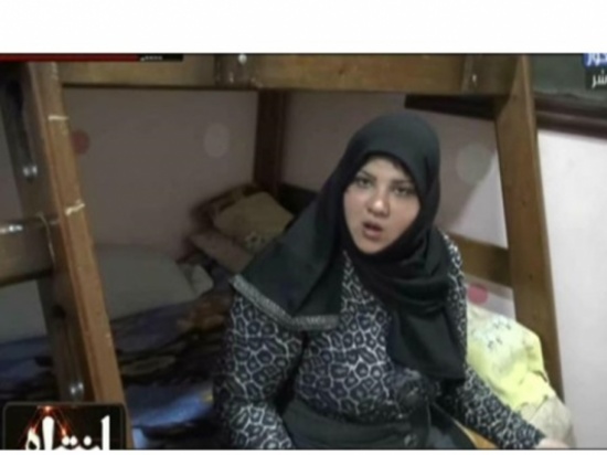 «شاهد» اعتدى عليها أمام زوجها وأبناءها.. وشهود عيان تعرفوا على الجناة والشرطة لم تعرفهم! «شاهد» اعتدى عليها أمام زوجها وأبناءها.. وشهود عيان تعرفوا على الجناة والشرطة لم تعرفهم!