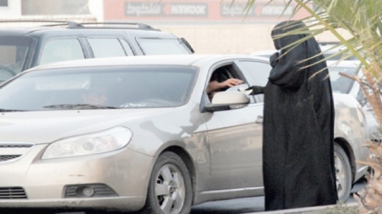 إبعاد متسولتين أردنيتين ضبطتا في الكويت إبعاد متسولتين أردنيتين ضبطتا في الكويت