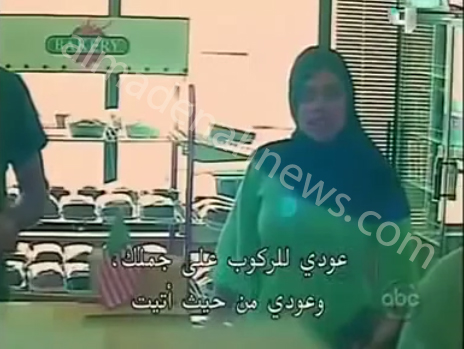 كيف يتصرف الأمريكي حين تهان مسلمة محجبه ؟؟ ( فيديو ) كيف يتصرف الأمريكي حين تهان مسلمة محجبه ؟؟ ( فيديو )