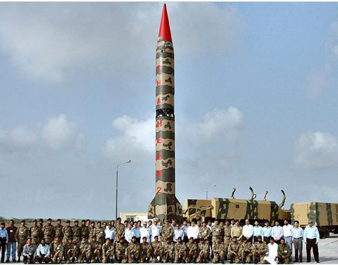 إيران تستعرض صواريخها والسعودية تخبئ قنابل نووية وصواريخ عابرة للقارات