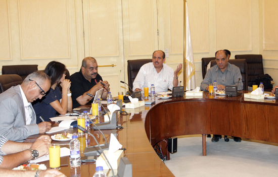 وزير الشباب يتابع التحضيرات لاستضافة كأس العالم للسيدات