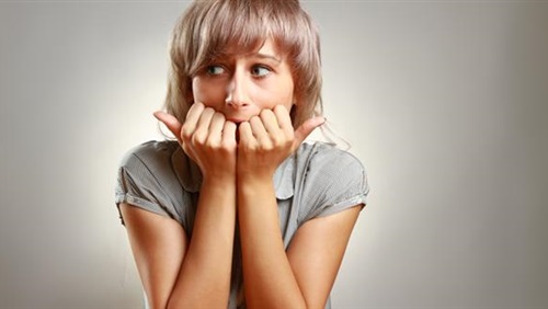7 علامات تكشف أنك مريض بالخوف من الآخرين 7 علامات تكشف أنك مريض بالخوف من الآخرين