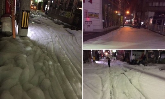 شاهد.. رغوة غريبة وكثيفة تملأ الشوارع بعد زلزال اليابان