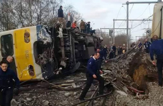 بلجيكا: قتيل و27 جريحا في خروج قطار عن سكته