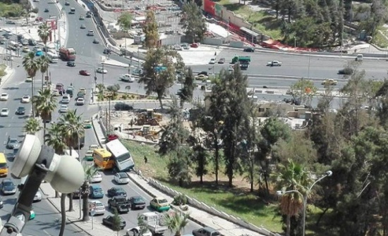 بالصور : تدهور حافلة ركاب في عمان