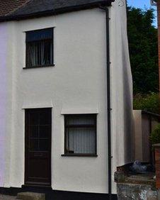 أصغر منزل في بلدة بريطانية للبيع بـ77 ألف جنيه استرليني