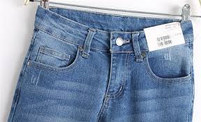 4 حيل مميزة لإعادة استخدام «البنطلونات» القديمة (فيديو)