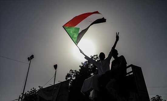 السودان.. وقفة احتجاجية أمام "يونيتامس" لرفض التدخلات الأجنبية السودان.. وقفة احتجاجية أمام "يونيتامس" لرفض التدخلات الأجنبية