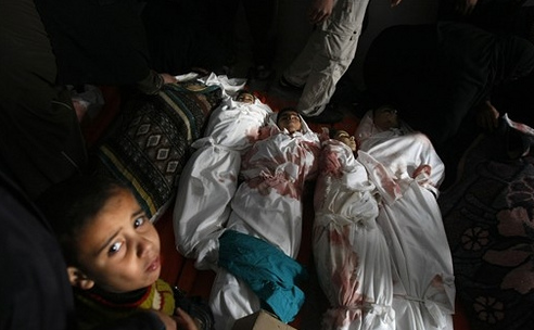 الاحتلال يقتل أماً وأطفالها الثلاثة في غزة