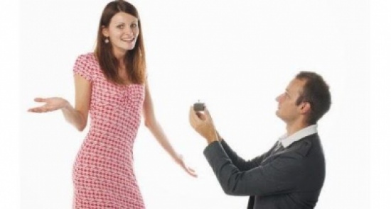 أسلوب غريب لطلب الزواج!