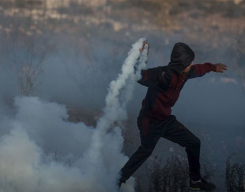 لليوم الرابع.. مواجهات بالضفة وغزة رفضا لقرار ترامب (شاهد) لليوم الرابع.. مواجهات بالضفة وغزة رفضا لقرار ترامب (شاهد)