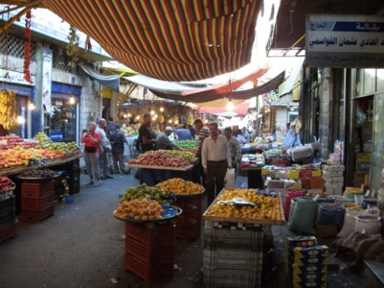 منذ بداية 2014 : اتلاف 20 طناً من المواد الغذائية في اقدم سوق بعمان منذ بداية 2014 : اتلاف 20 طناً من المواد الغذائية في اقدم سوق بعمان