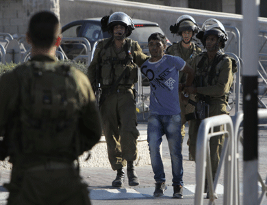 مواجهات عنيفة بين فلسطينيين وقوات الاحتلال في محافظات بالضفة الغربية